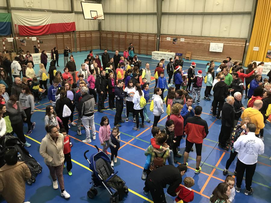 Los vecinos han participado esta mañana en una marcha a favor de la asociación 'Buscando Sonrisas'