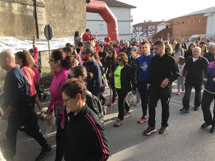 Los vecinos han participado esta mañana en una marcha a favor de la asociación 'Buscando Sonrisas'