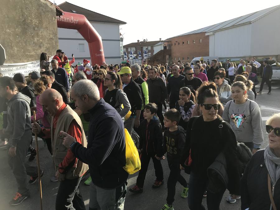 Los vecinos han participado esta mañana en una marcha a favor de la asociación 'Buscando Sonrisas'