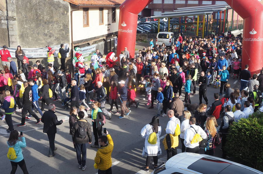 Los vecinos han participado esta mañana en una marcha a favor de la asociación 'Buscando Sonrisas'