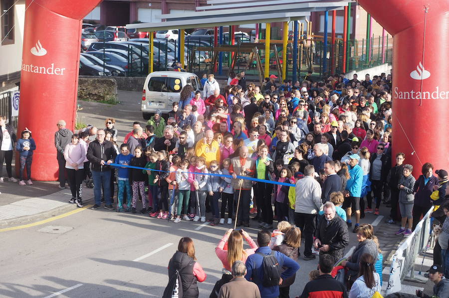 Los vecinos han participado esta mañana en una marcha a favor de la asociación 'Buscando Sonrisas'