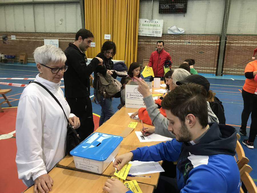 Los vecinos han participado esta mañana en una marcha a favor de la asociación 'Buscando Sonrisas'