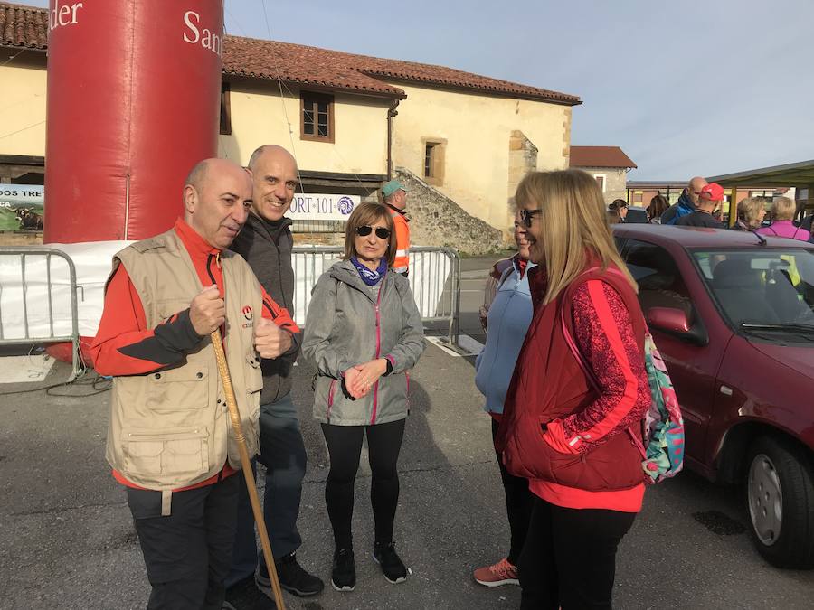 Los vecinos han participado esta mañana en una marcha a favor de la asociación 'Buscando Sonrisas'