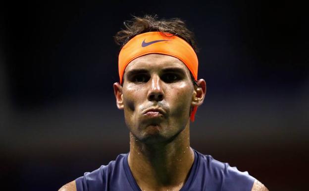 Rafa Nadal, con gesto serio en el Abierto de Estados Unidos.