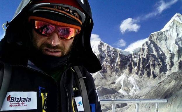 Alex Txikon avanza hoy en Reinosa su próximo ataque al K2 en invierno y sin oxígeno