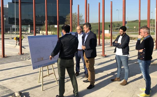 Visita del consejero a las obras de la guardería.