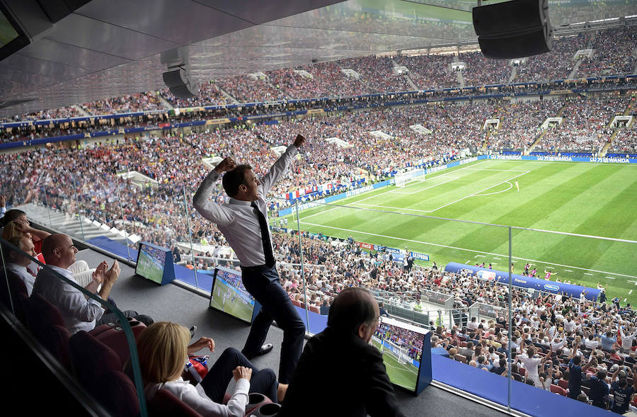 El presidente de Francia, Emmanuel Macron, celebra la victoria de Francia en el Mundial de Rusia. 