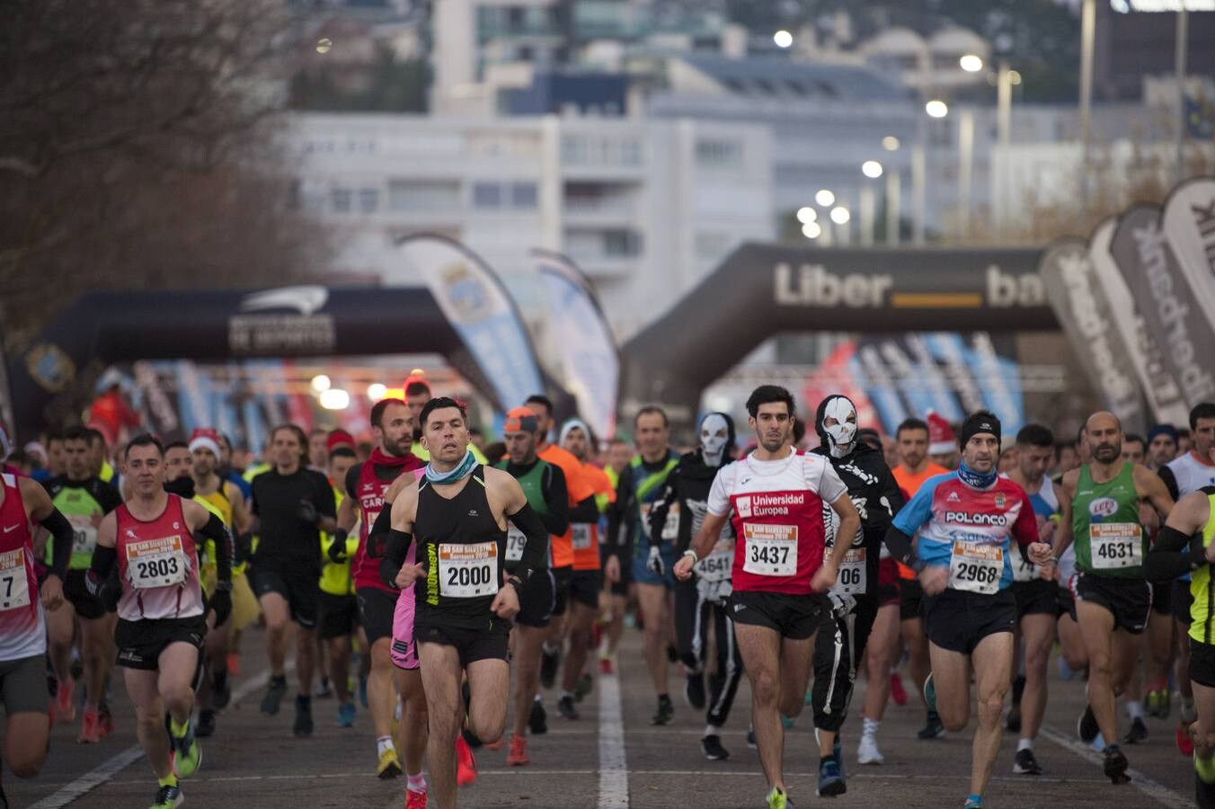 Fotos: 5.208 corredores han tomado la salida en la San Silvestre