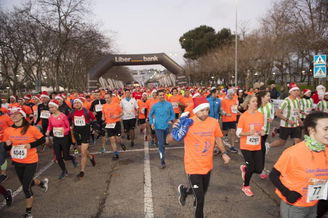 Fotos: 5.208 corredores han tomado la salida en la San Silvestre