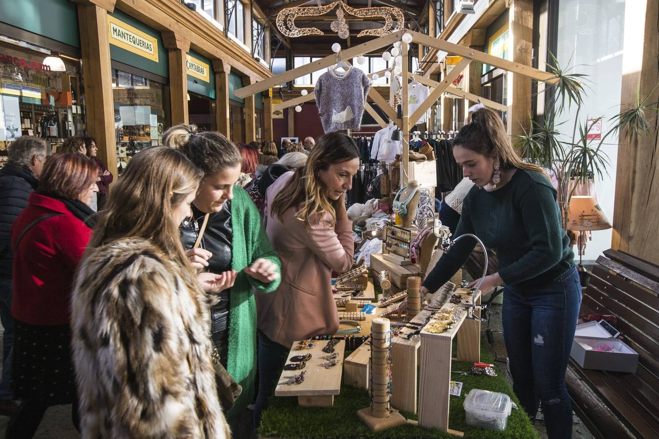 El Mercado del Este se convirtió por un día en escaparate de de prensa y objetos únicos y artesanales