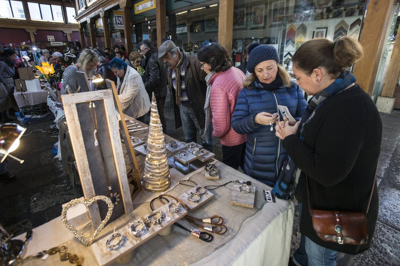 El Mercado del Este se convirtió por un día en escaparate de de prensa y objetos únicos y artesanales