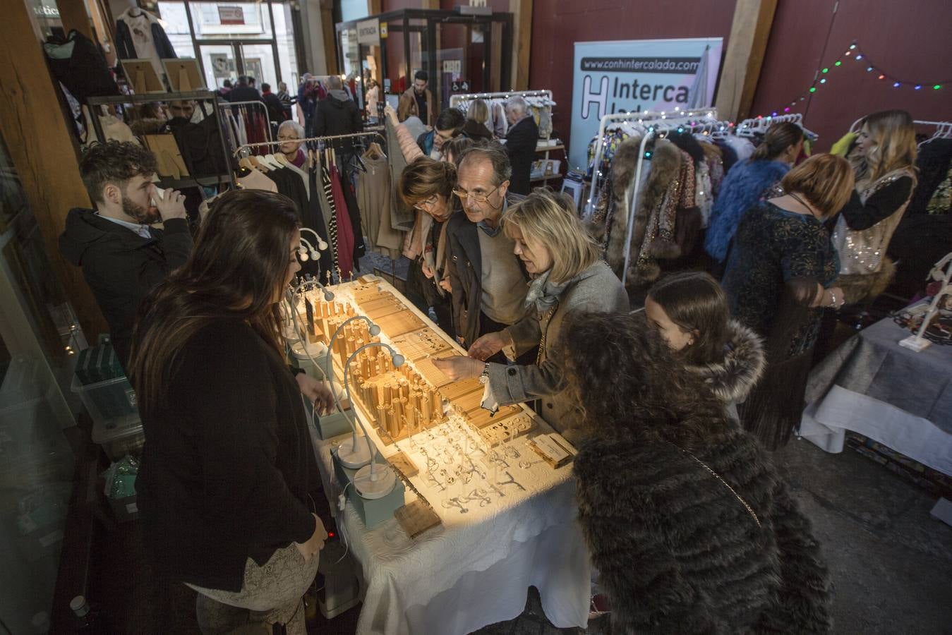 El Mercado del Este se convirtió por un día en escaparate de de prensa y objetos únicos y artesanales