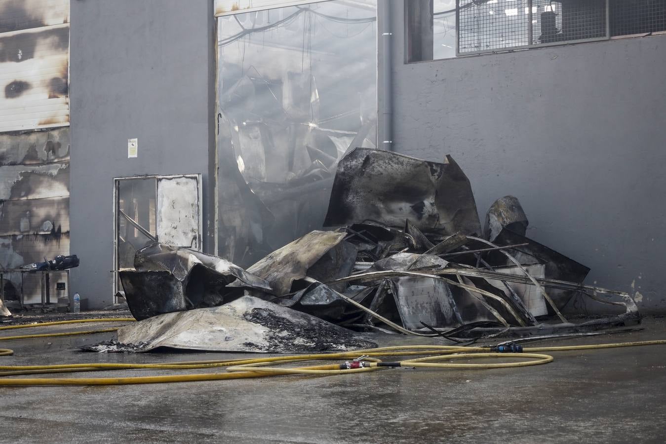 El fuego destruyó en la madrugada del día 1 gran parte de las instalaciones de una nave panificadora.