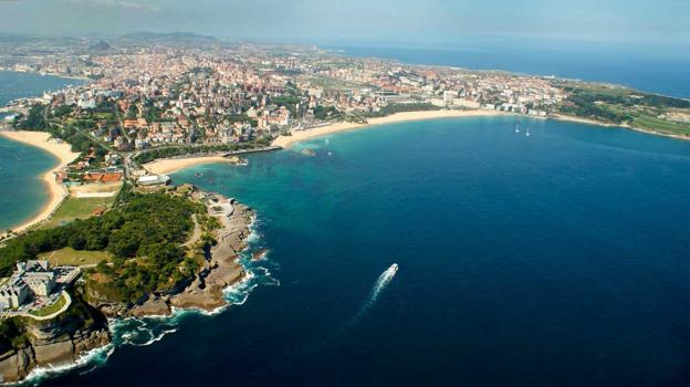 La Península de la Magdalena y El Sardinero en una fotografía aérea.