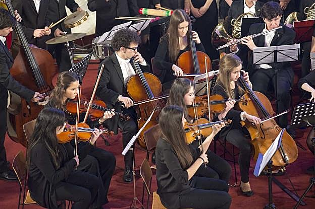 Músicos de la orquesta, durante un concierto ofrecido en Santander