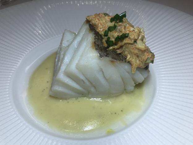 Bacalao confitado, patata y centollo. 