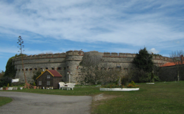 Imagen principal - La Maruca: Molino de Mareas; Paseo Marítimo y bocana; Castillo de Corbanera.