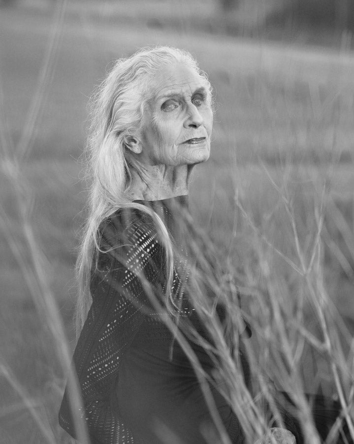 Daphne Selfe, la maniquí en activo más anciana del mundo, será condecorada por Isabel II