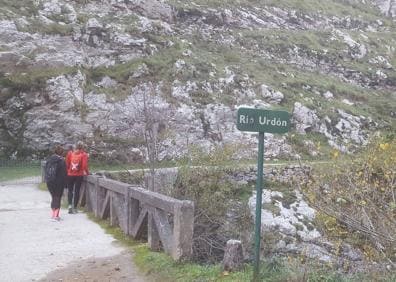 Imagen secundaria 1 - La ruta Urdón-Tresviso, un clásico de las marchas de montaña en Cantabria