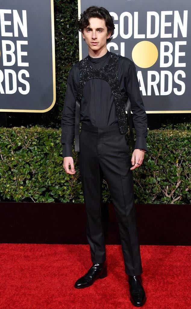 Timothée Chalamet, protagonista de la aclamada 'Call me by your name', acudía como nominado por su papel en 'Beautiful Boy', y escogió un total look negro con arnés de pedrería de Louis Vuitton.