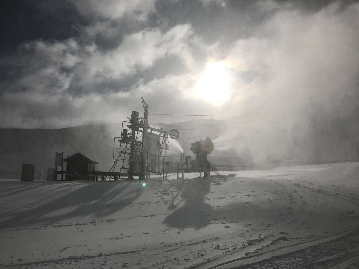 Fotos: La subida a Lunada se tiñe de blanco