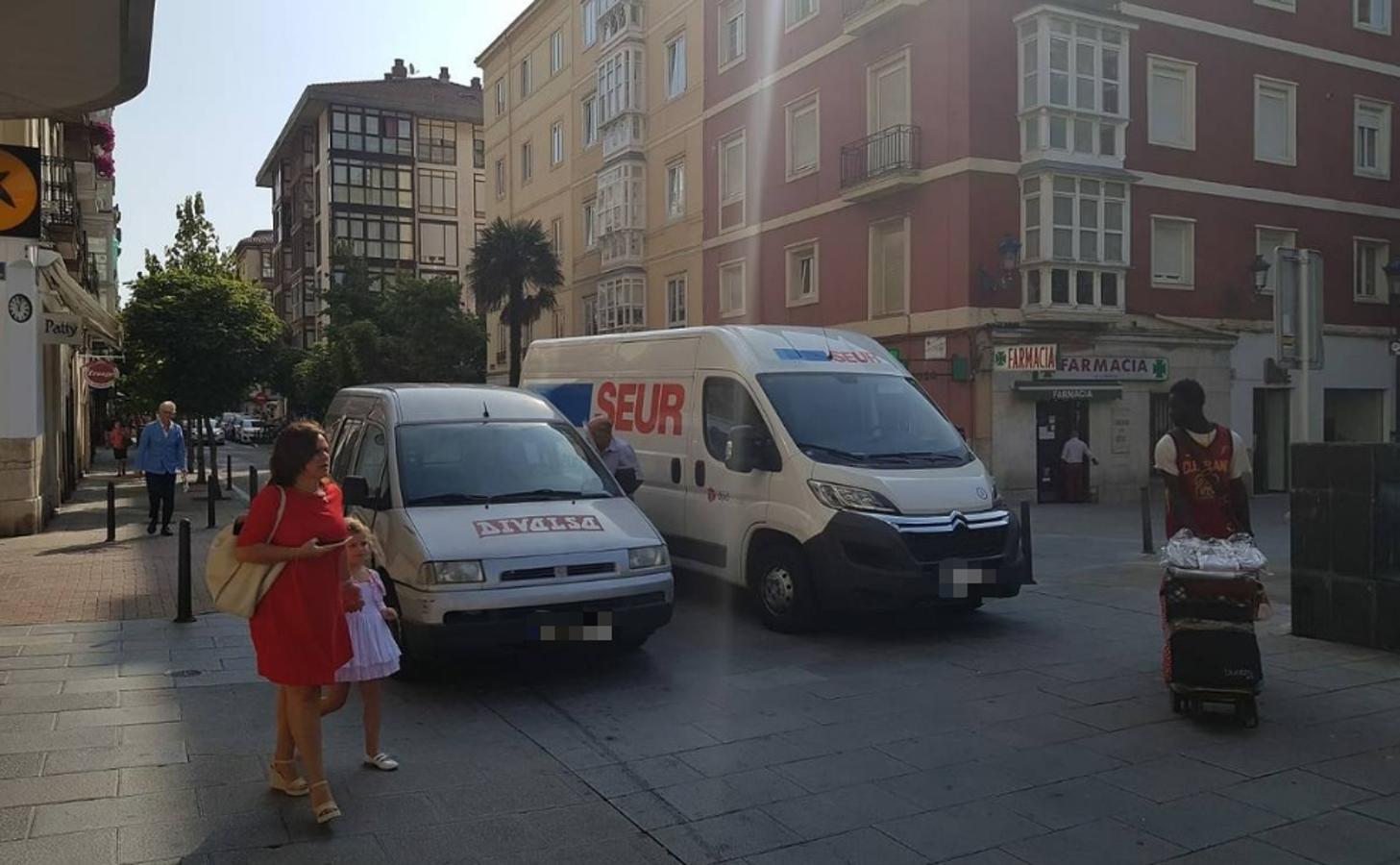 Fotos: Las calles del Ensanche, copadas por los coches