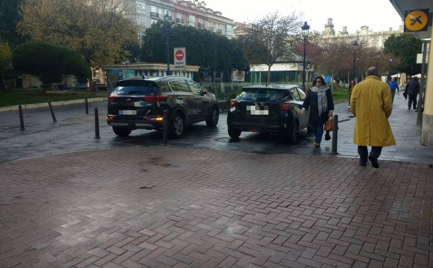 Fotos: Las calles del Ensanche, copadas por los coches