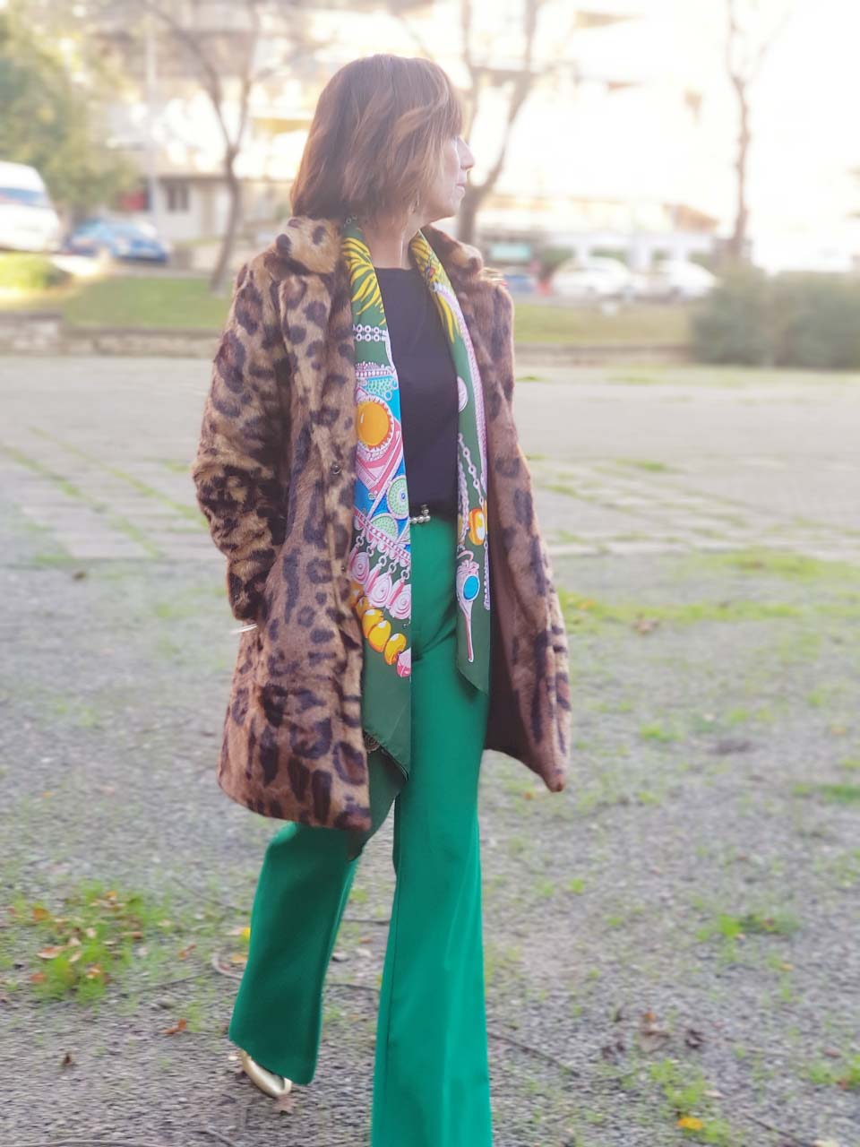 Este es un look más atrevido, en el que mezclo estampados y colores.