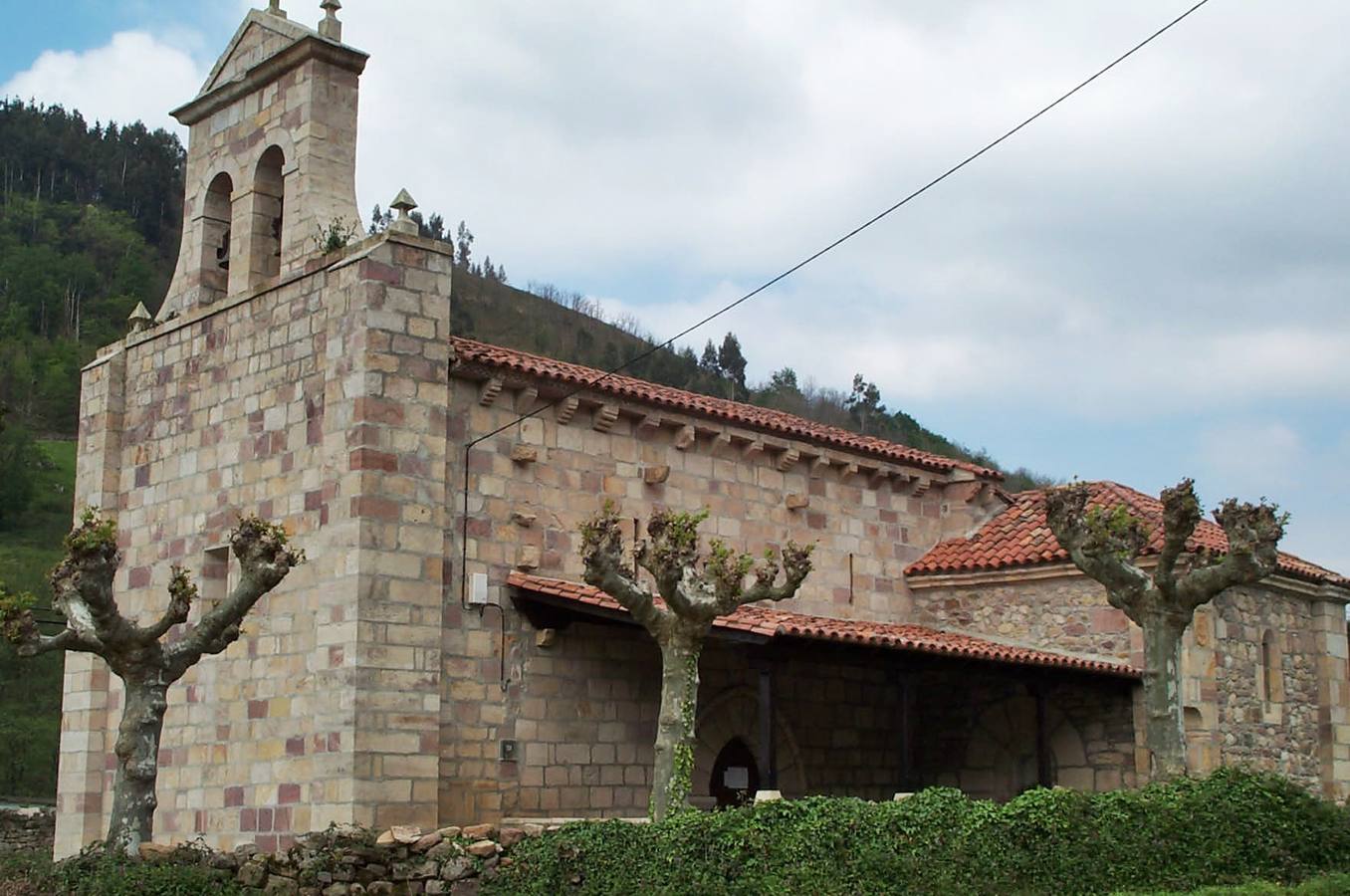 Imagen de la Iglesia Románica de San Juan de Raicedo.
