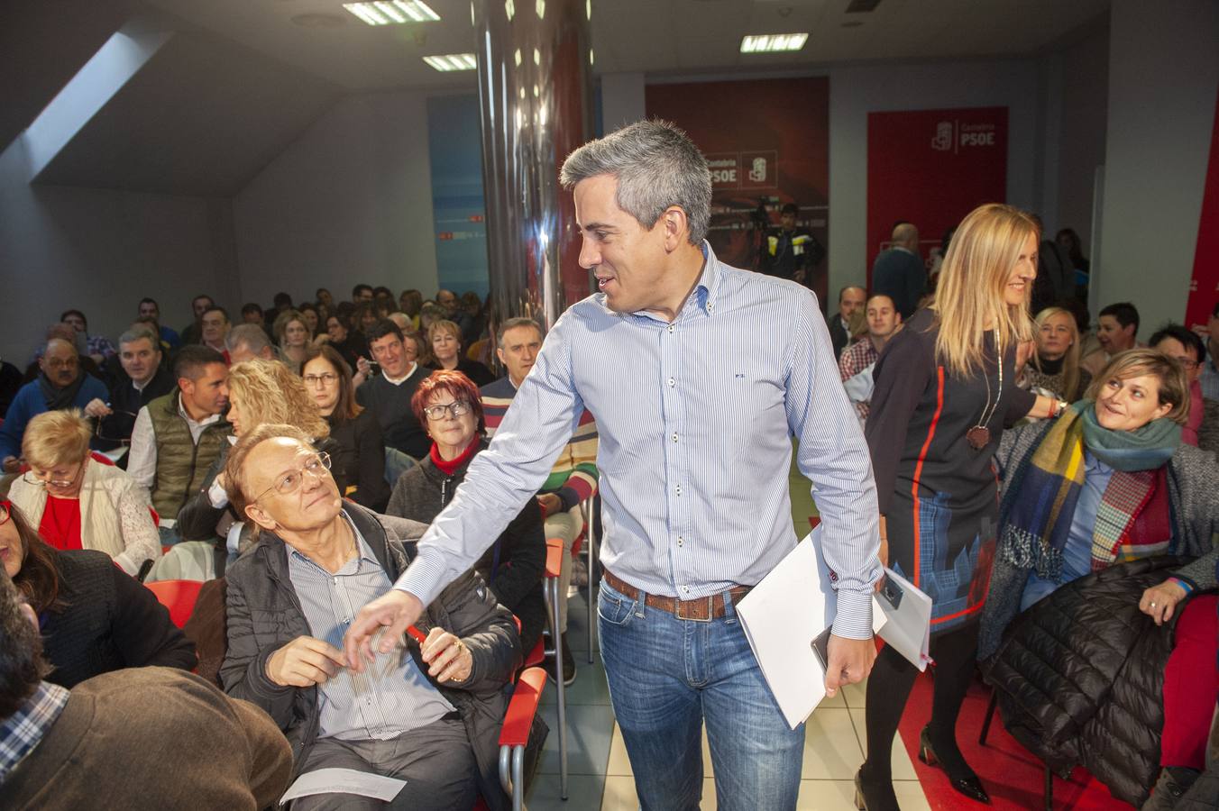 Fotos: Zuloaga arremete contra Revilla ante su comité regional