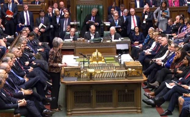 La primera ministra británica, Theresa May, durante su comparecencia de ayer en el Parlamento, en Londres.