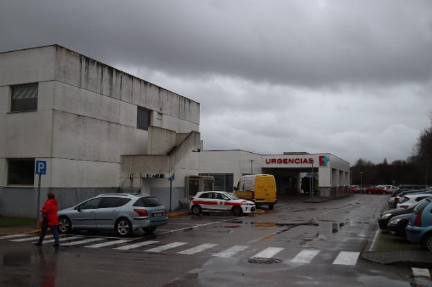 La obra prevista en el Hospital de Laredo incluye la ampliación de dos plantas sobre el área de Urgencias. 