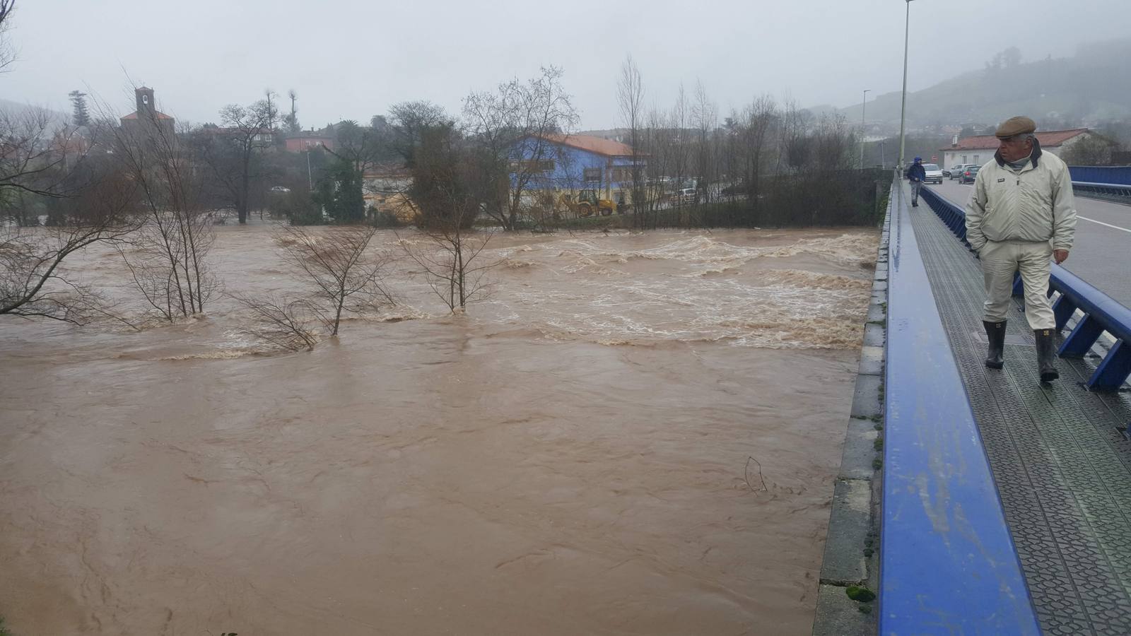 Fotos: Crecida del río Pas a su paso por Salcedo, Vioño y Oruña