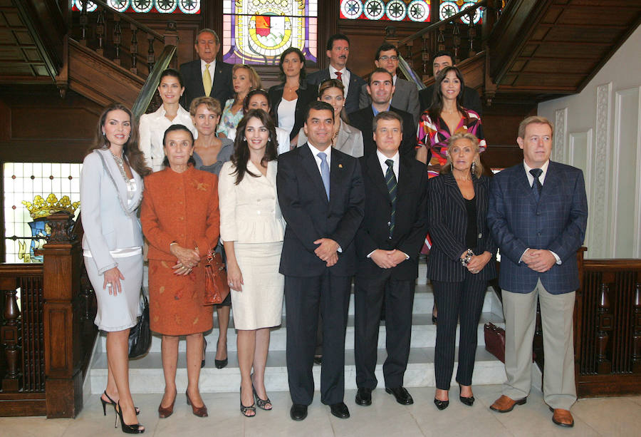 El modisto fue invitado a la IV Semana Internacional de la Moda de Cantabria, celebrada en 2006, donde dejó patente su elegancia innata