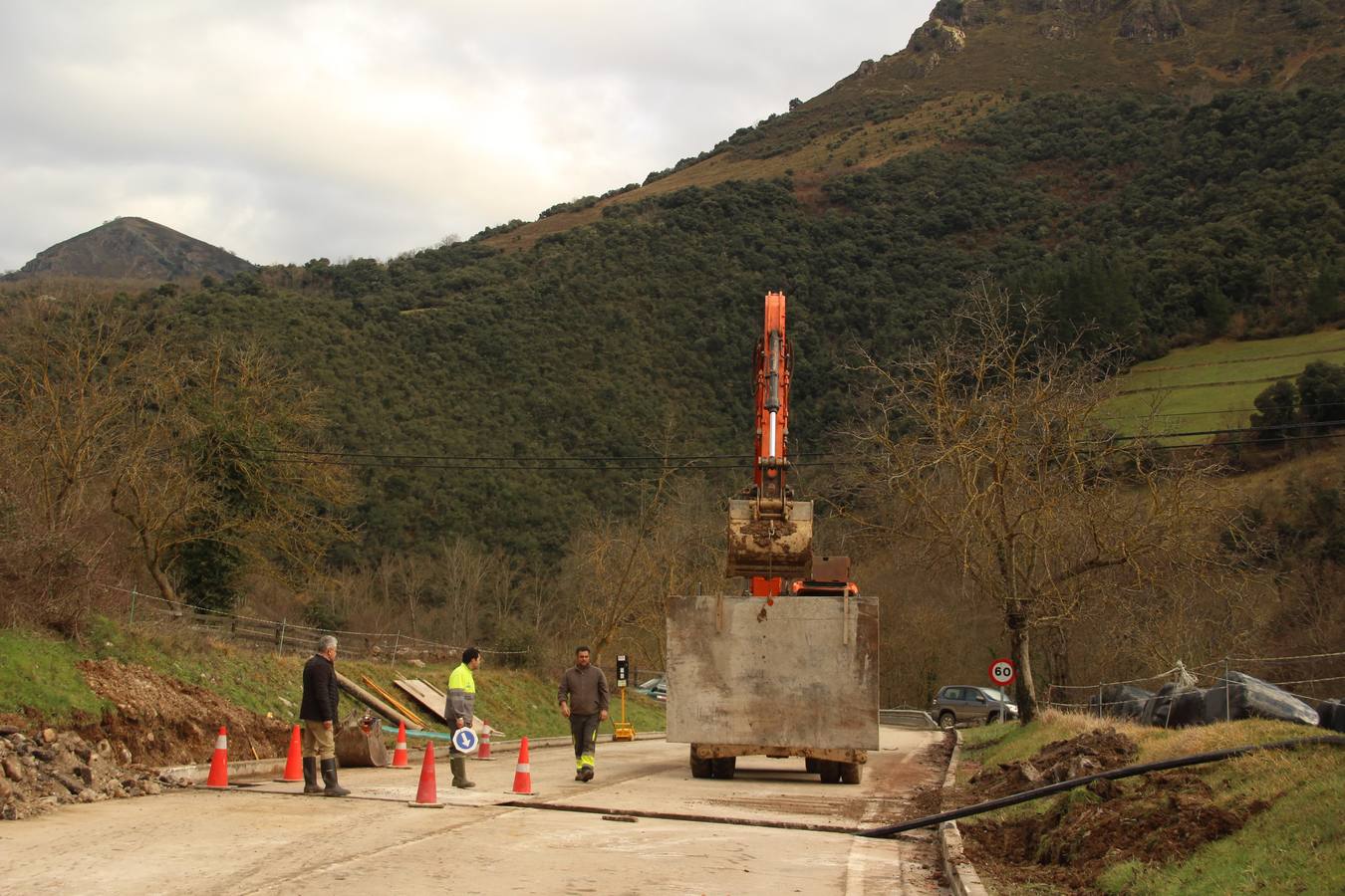 Fotos: Restablecida la circulación y el agua en Liébana tras los trabajos en la zona del argayo