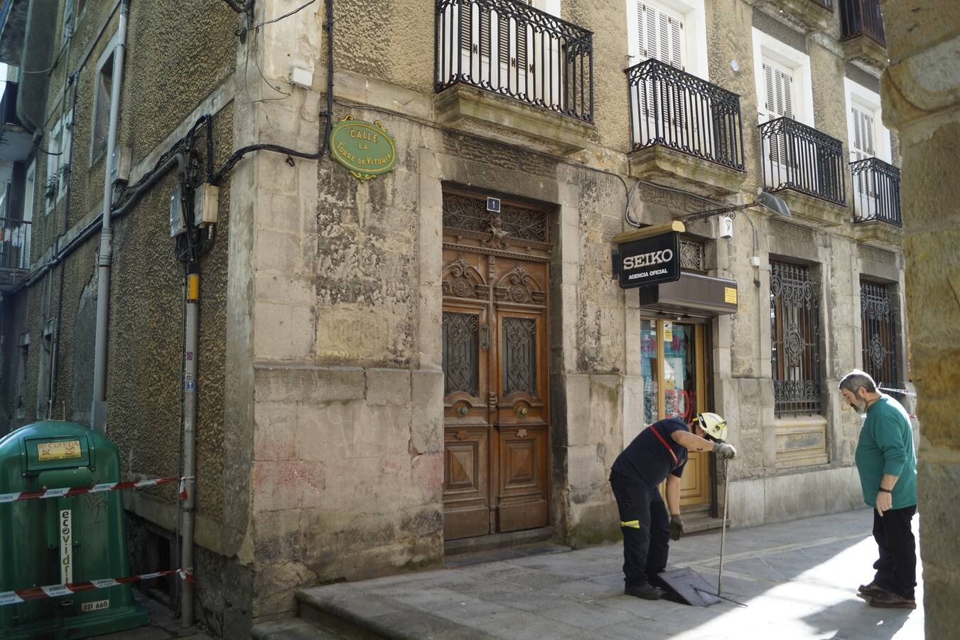 Fotos: Desalojado un edificio en Castro Urdiales