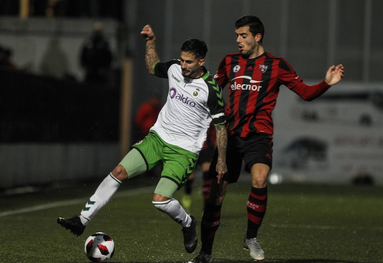 Los verdiblancos se han impuesto por la mínima (0-1) en su visita al Arenas de Getxo gracias a un penalti en el minuto 88.