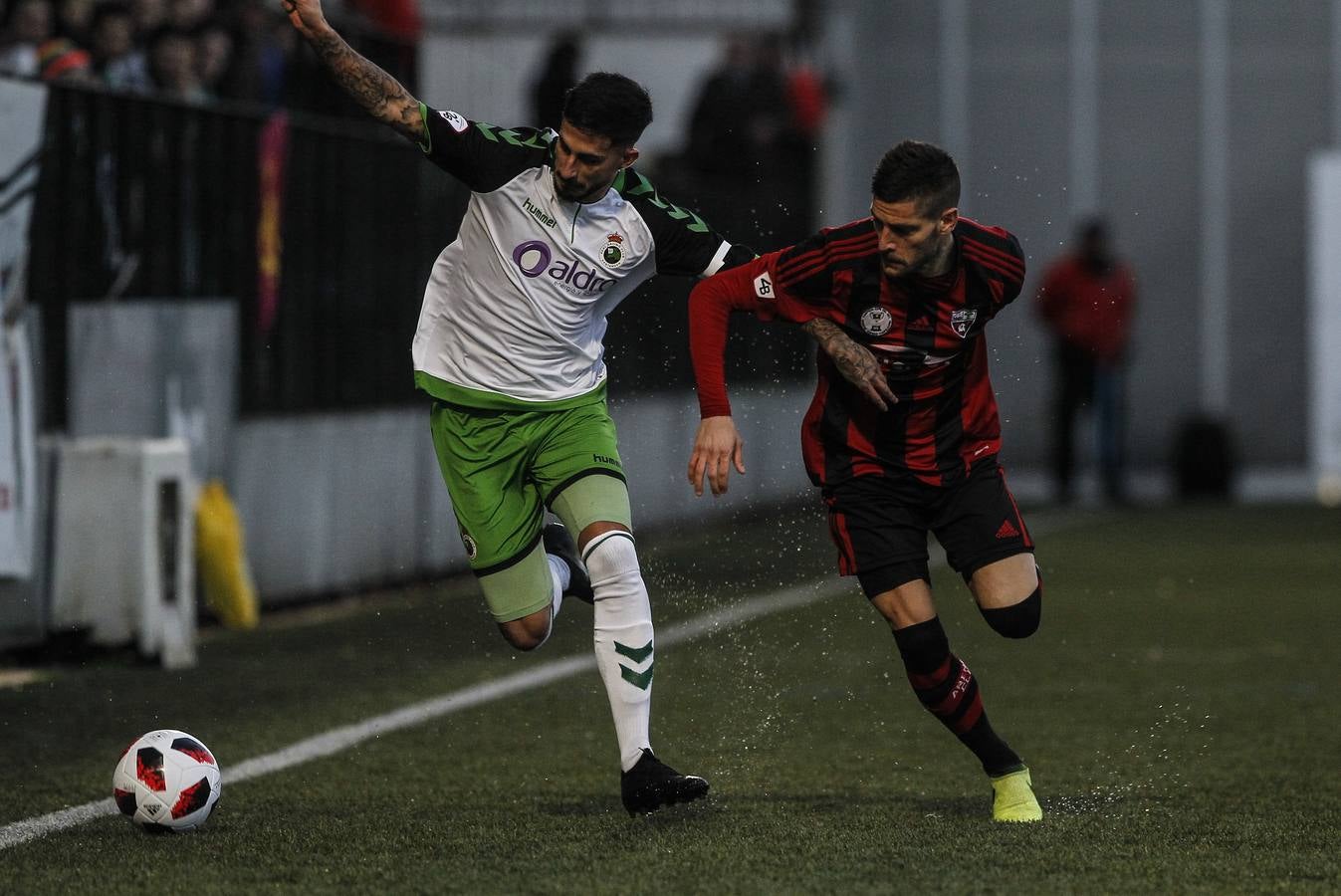 Los verdiblancos se han impuesto por la mínima (0-1) en su visita al Arenas de Getxo gracias a un penalti en el minuto 88.