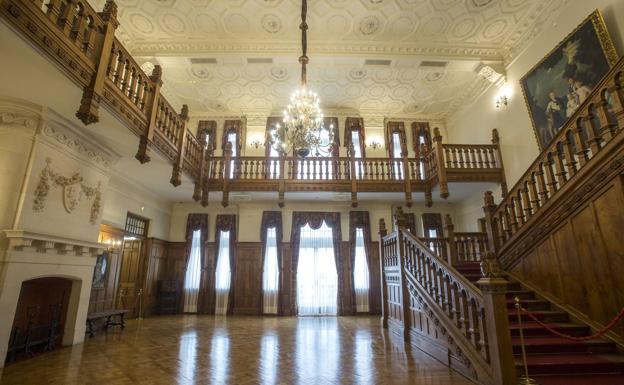 El hall real es una de las estancias más conocidas porque en este salón se ofician, entre otros actos, las bodas civiles.