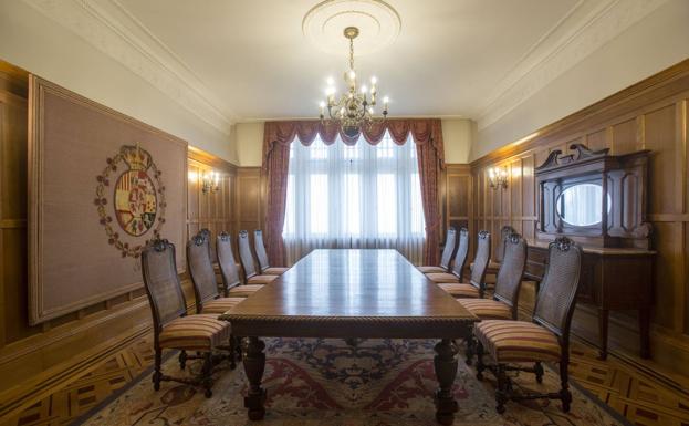 El Comedor de Infantes, con muebles originales del palacio.