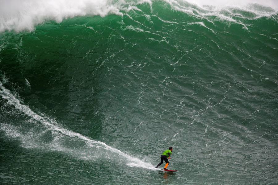 Una veintena de los mejores surfistas de olas grandes del mundo se dieron cita en Ribadeo (Lugo) para cabalgar O Panchorro, la ola de más diez metros que se forma en las inmediaciones de Illa Pancha, en la primera edición del LipChain Illa Pancha Challenge 2019. El espectáculo congregó a numeroso público y suscitó una gran expectación internacional al retransmitirse en directo por internet durante siete horas. La victoria de este campeonato fue para los surfistas brasileños 'Chumbo' y Cosenza.