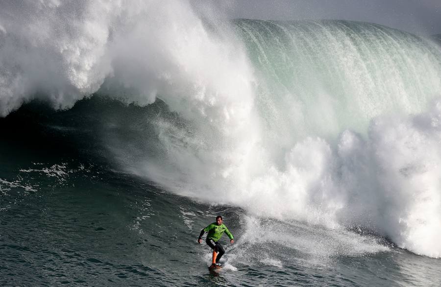 Una veintena de los mejores surfistas de olas grandes del mundo se dieron cita en Ribadeo (Lugo) para cabalgar O Panchorro, la ola de más diez metros que se forma en las inmediaciones de Illa Pancha, en la primera edición del LipChain Illa Pancha Challenge 2019. El espectáculo congregó a numeroso público y suscitó una gran expectación internacional al retransmitirse en directo por internet durante siete horas. La victoria de este campeonato fue para los surfistas brasileños 'Chumbo' y Cosenza.