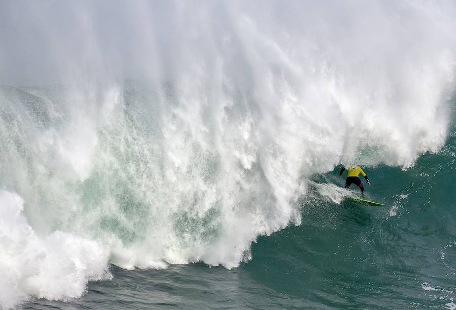 Una veintena de los mejores surfistas de olas grandes del mundo se dieron cita en Ribadeo (Lugo) para cabalgar O Panchorro, la ola de más diez metros que se forma en las inmediaciones de Illa Pancha, en la primera edición del LipChain Illa Pancha Challenge 2019. El espectáculo congregó a numeroso público y suscitó una gran expectación internacional al retransmitirse en directo por internet durante siete horas. La victoria de este campeonato fue para los surfistas brasileños 'Chumbo' y Cosenza.