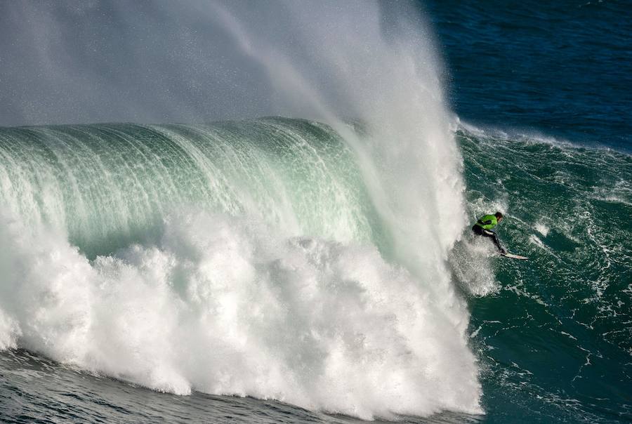 Una veintena de los mejores surfistas de olas grandes del mundo se dieron cita en Ribadeo (Lugo) para cabalgar O Panchorro, la ola de más diez metros que se forma en las inmediaciones de Illa Pancha, en la primera edición del LipChain Illa Pancha Challenge 2019. El espectáculo congregó a numeroso público y suscitó una gran expectación internacional al retransmitirse en directo por internet durante siete horas. La victoria de este campeonato fue para los surfistas brasileños 'Chumbo' y Cosenza.