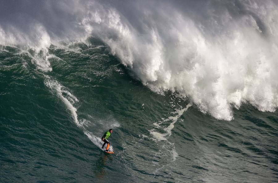 Una veintena de los mejores surfistas de olas grandes del mundo se dieron cita en Ribadeo (Lugo) para cabalgar O Panchorro, la ola de más diez metros que se forma en las inmediaciones de Illa Pancha, en la primera edición del LipChain Illa Pancha Challenge 2019. El espectáculo congregó a numeroso público y suscitó una gran expectación internacional al retransmitirse en directo por internet durante siete horas. La victoria de este campeonato fue para los surfistas brasileños 'Chumbo' y Cosenza.