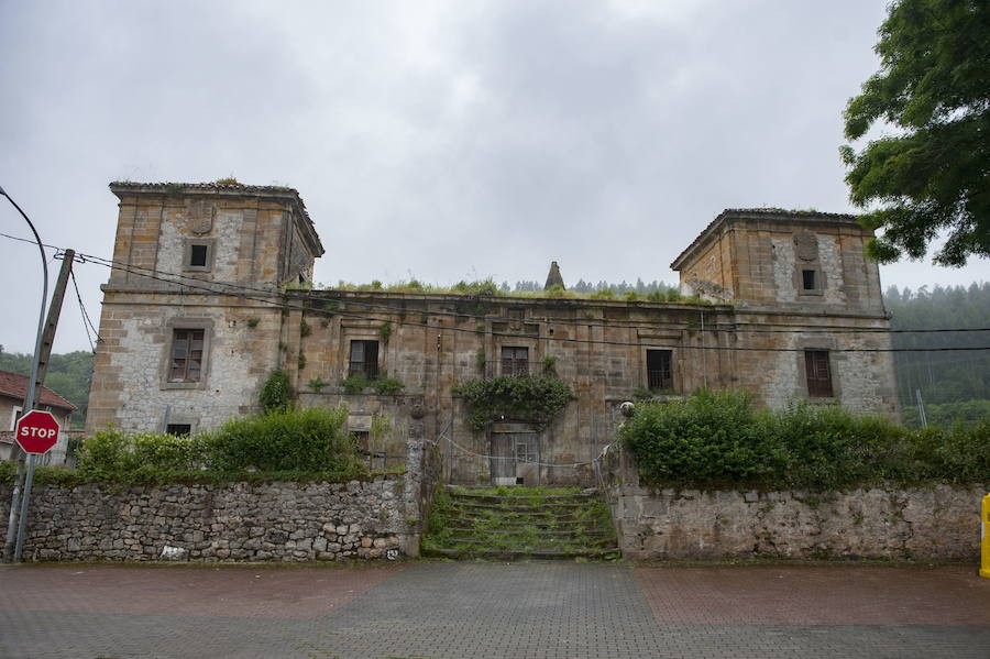 Palacio de Acebedo, de estilo renacentista y uno de las joyas de la arquitectura civil en Cantabria.