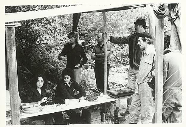 Joaquín González Echegaray en la excavación de la cueva de El Juyo. 