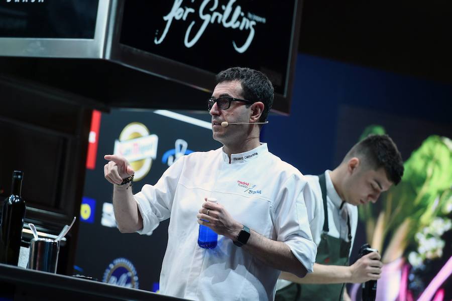 El chef Ricard Camarena ofreció una interesante ponencia sobre las salsas.