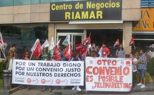 Imagen de archivo de una protesta de los trabajadores de al antigua Unitono, que hoy trabajan para Digitex Cantabria.