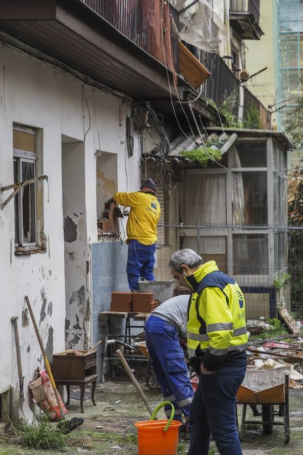 Fotos: El tapiado del edificio incendiado